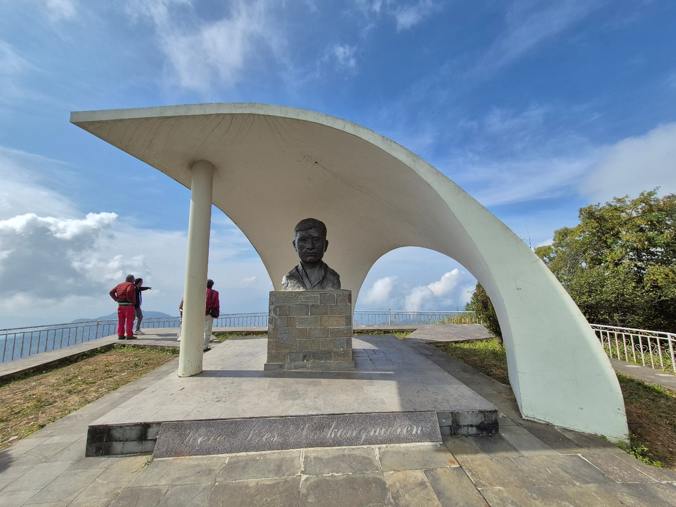 Looking at Longkhum image 6